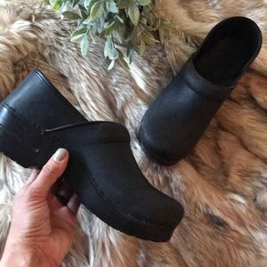 NWOT black Dansko size 40
